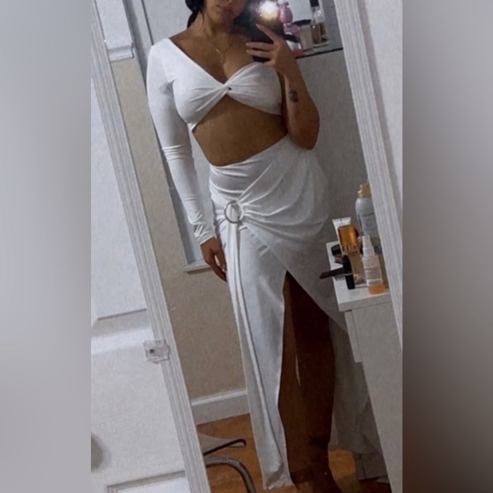 Brand New. Only worn once white set